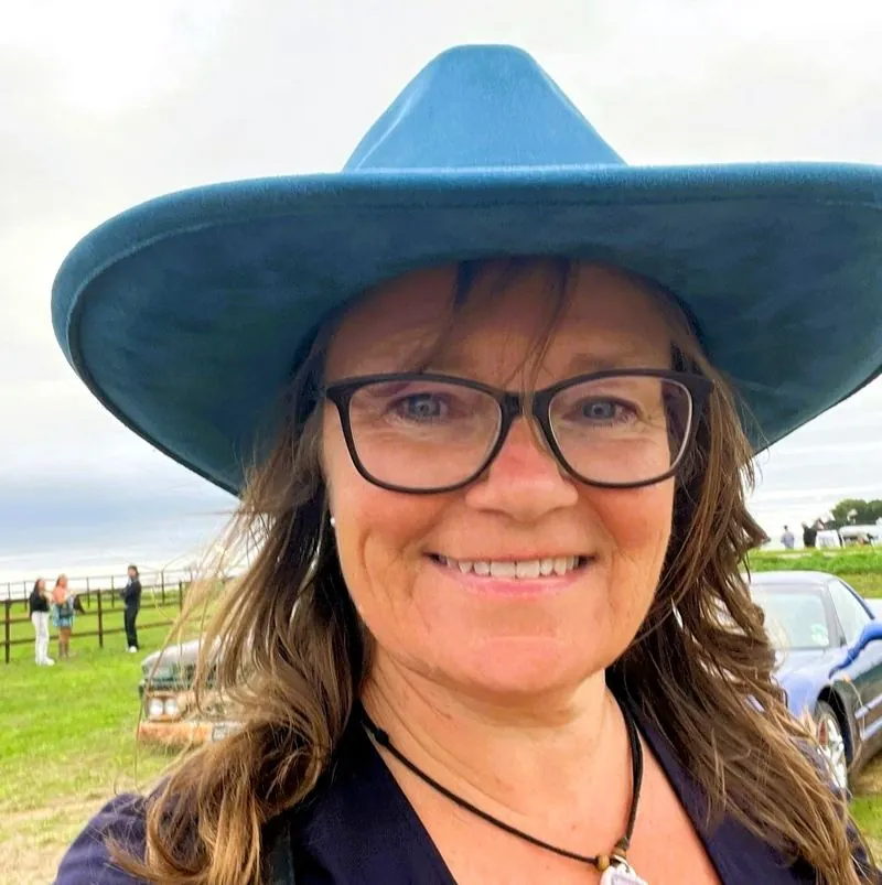 Philly smiling in a big teal cowboy hat